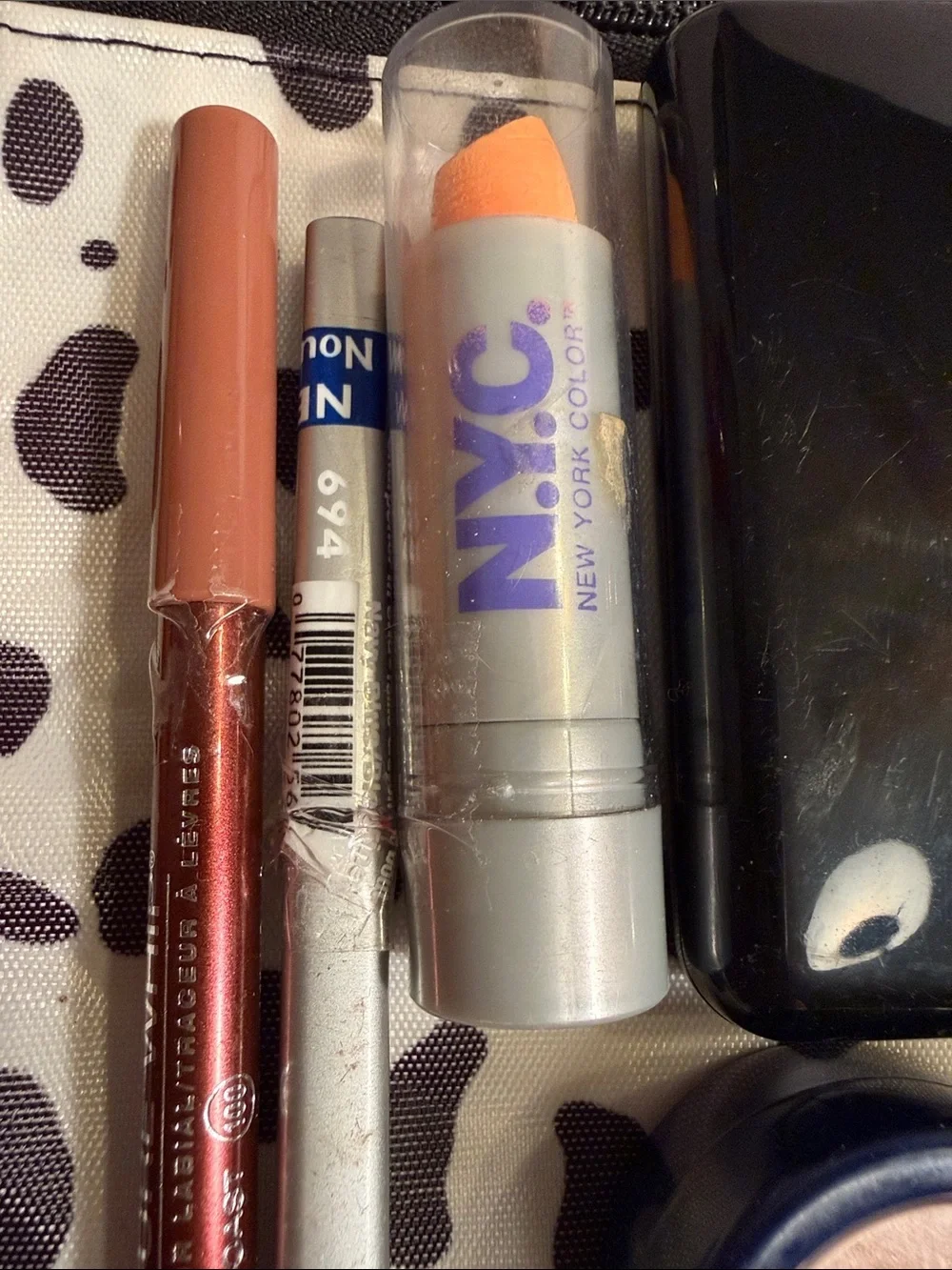 💄NWT Makeup Essentials Kit - Neutral Peach & more with a bl/wht crossbody bag